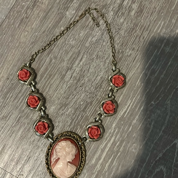 Cameo Faux FUN girlie necklace.  Fun necklace - Picture 5 of 5